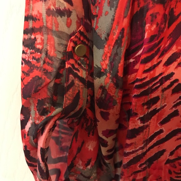 Rebecca Malone P Animal Print Button Down blouse - Picture 4 of 8